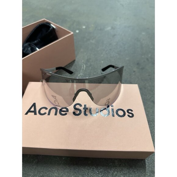 Acne Studios Rounded Shield Sunglasses in Silver & Transparent - Picture 7 of 9